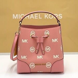 MICHAEL KORS
Mercer Small Logo Embossed Leather
Bucket Bag PRIMROSE COLOR